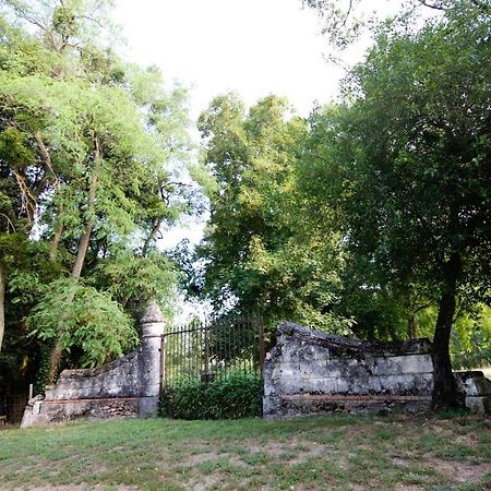Le Logis Du Pressoir Chambre D'Hotes Bed & Breakfast In Beautiful 18Th Century Estate In The Heart Of The Loire Valley With Heated Pool And Extensive Grounds Acomodação com café da manhã Les Bois-d'Anjou Exterior foto