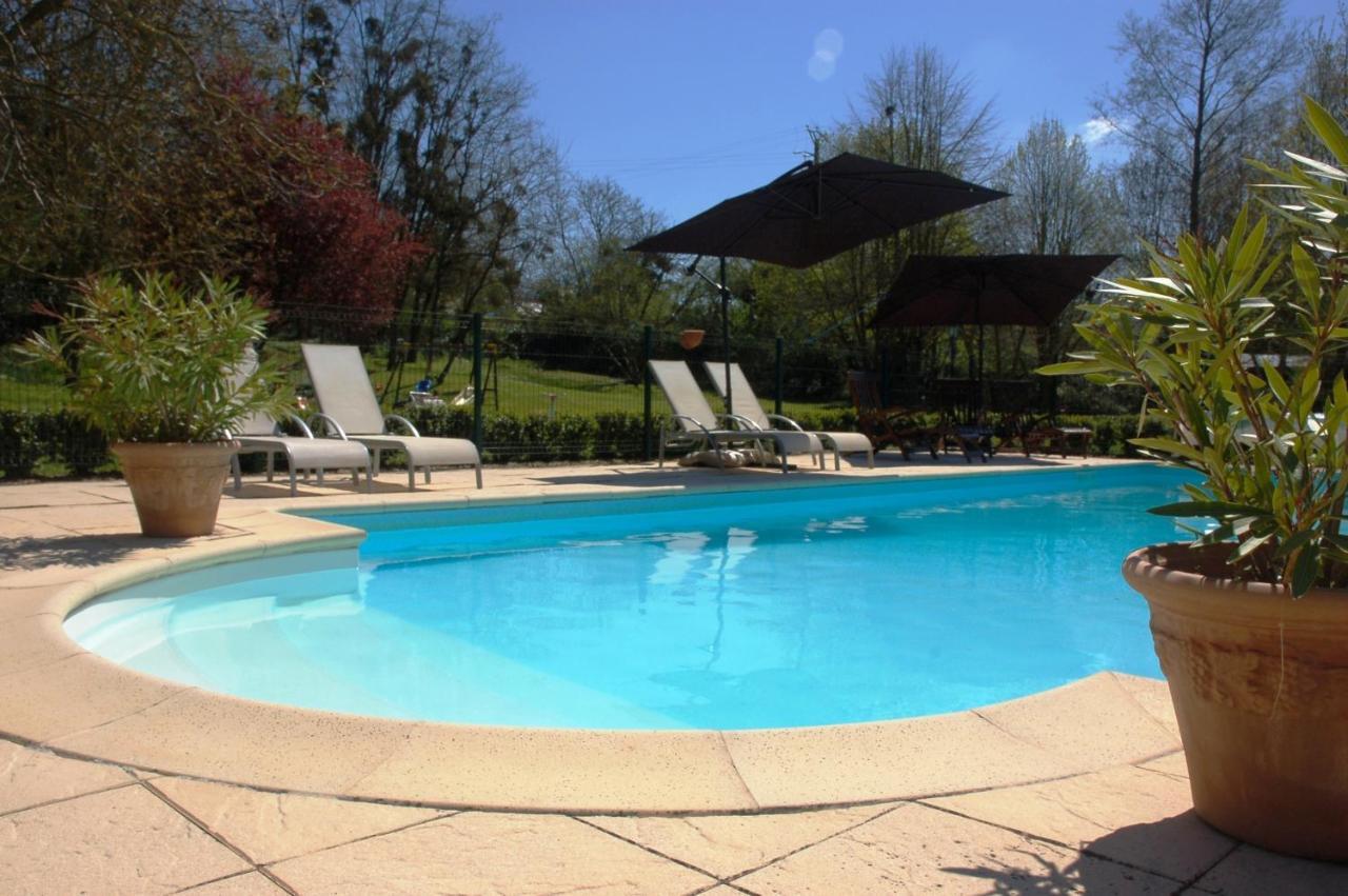 Le Logis Du Pressoir Chambre D'Hotes Bed & Breakfast In Beautiful 18Th Century Estate In The Heart Of The Loire Valley With Heated Pool And Extensive Grounds Acomodação com café da manhã Les Bois-d'Anjou Exterior foto